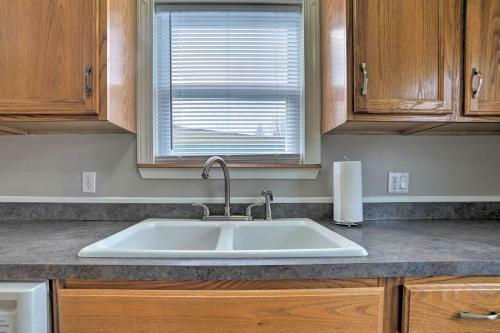 Home With Private Yard - Walk To Lake Erie!