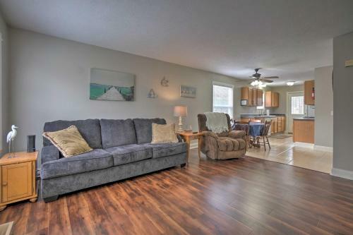 Home With Private Yard - Walk To Lake Erie!