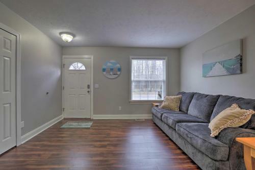 Home With Private Yard - Walk To Lake Erie!