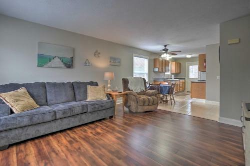 Home With Private Yard - Walk To Lake Erie!