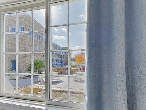 Put-in-bay Poolview Condo #2