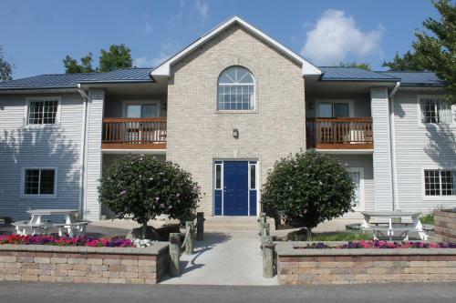 Put-in-bay Poolview Condo #2