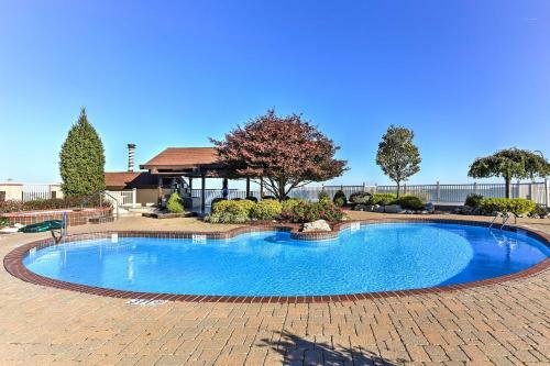 Apartamento Lakeside Port Clinton Condo With Pool Access And View!