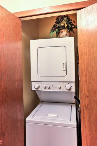 Apartamento Lakeside Port Clinton Condo With Pool Access And View!