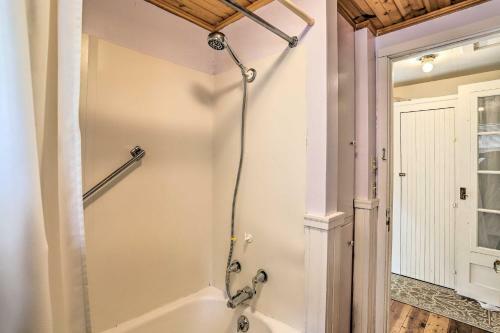 Spacious Lakeside Cottage - 2 Miles To Marblehead!