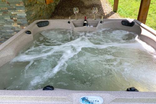 Rustic Cabin With Hot Tub - 7 Miles To Hocking Hills