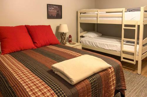 Rustic Cabin With Hot Tub - 7 Miles To Hocking Hills