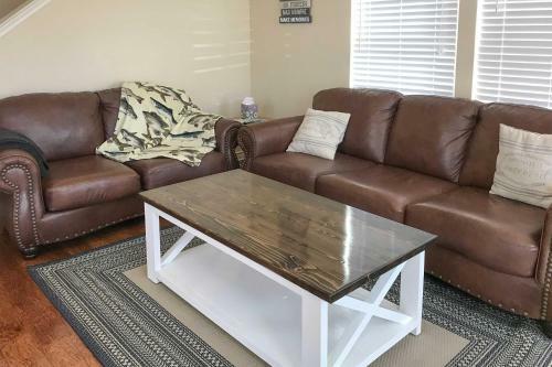 Spacious Townhome, Walk To Lake And Restaurant!