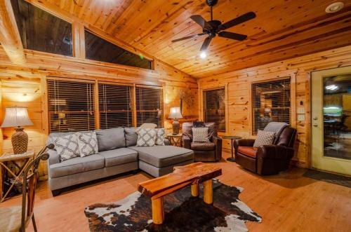 Crooked Pine Cabin