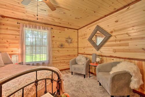 Lavish Getaway With Hot Tub On Almost 6 Acres!