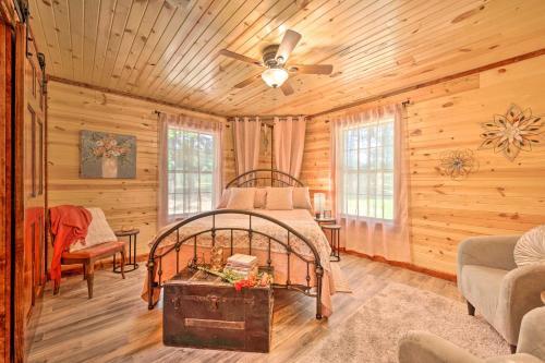 Lavish Getaway With Hot Tub On Almost 6 Acres!