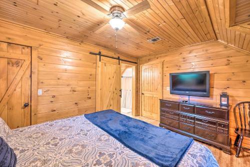 Broken Bow Retreat With Game Room And Hot Tub!