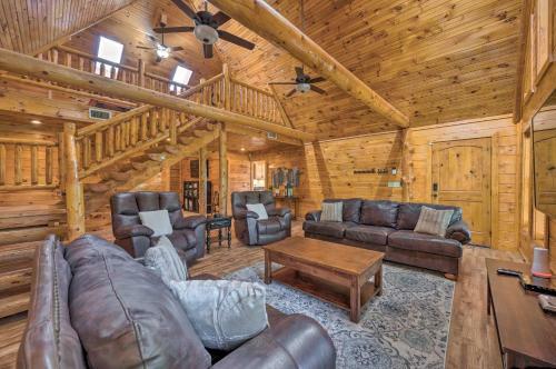 Broken Bow Retreat With Game Room And Hot Tub!