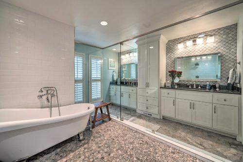 Casual Yet Elegant, Spacious Nw Oklahoma City Home