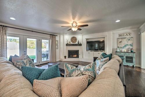Casual Yet Elegant, Spacious Nw Oklahoma City Home