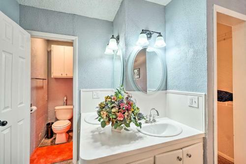 Charming Moore Retreat With Patio About 8mi To Okc