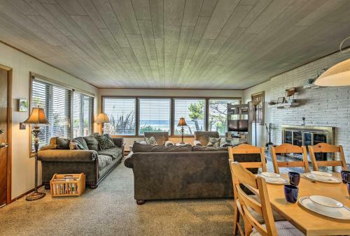 Oceanfront Escape With Pacific Views Surf And Explore