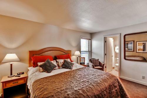 Apartamento Bend Condo With Deck, Resort-style Amenities And Views!