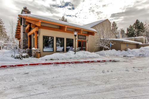 Apartamento Bend Condo With Deck, Resort-style Amenities And Views!