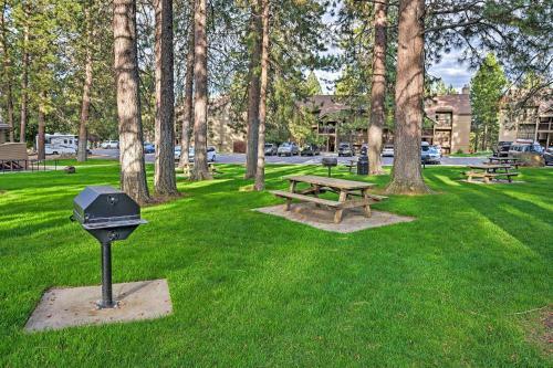 Apartamento Bend Condo With Deck, Resort-style Amenities And Views!