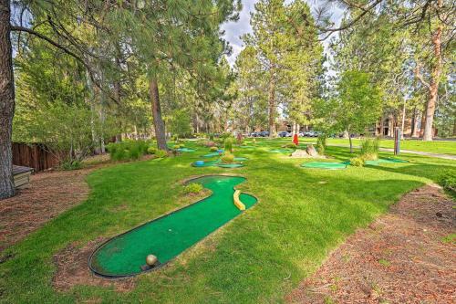 Apartamento Bend Condo With Deck, Resort-style Amenities And Views!