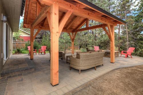 Lovely Bend Retreat With Private Patio & Firepit Home