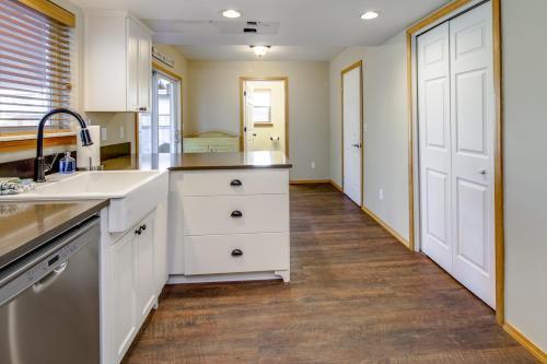 Lovely Bend Retreat With Private Patio & Firepit Home