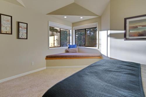 River Ridge Three-bedroom Condos