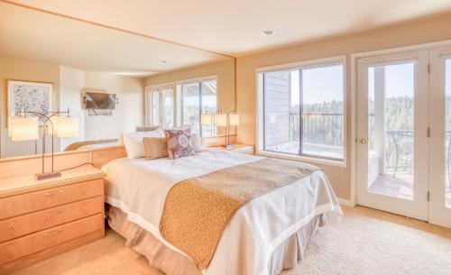 River Ridge Three-bedroom Condos