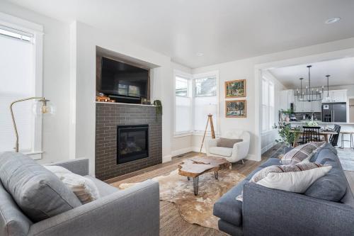 Bend Mountain Modern