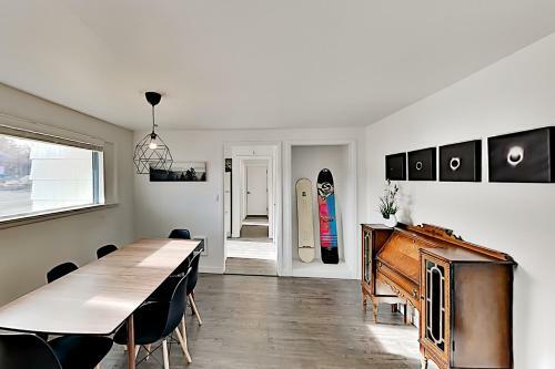 Apartamento Remodeled Retreat - Firepit - Near Dining & Shops Duplex