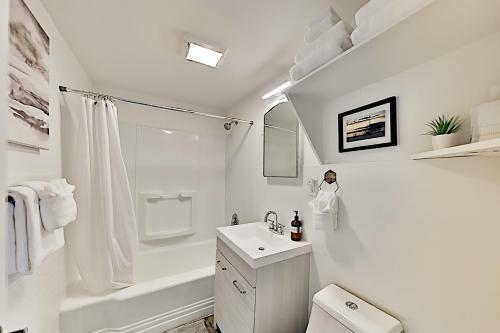 2-home Retreat - Walk To Dining, Brewpubs & River Home