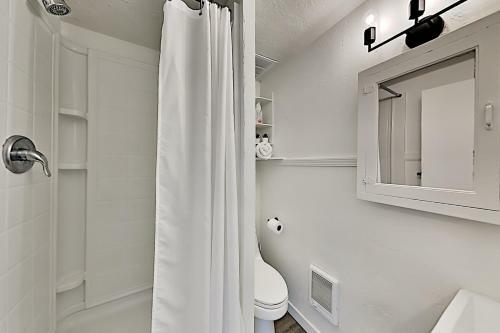 2-home Retreat - Walk To Dining, Brewpubs & River Home