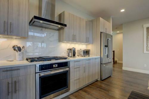 Ruby Peak Spacious & Comfortable Home - 30 Day Minimum Home