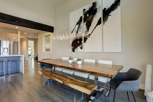 Ruby Peak Spacious & Comfortable Home - 30 Day Minimum Home