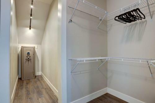 Ruby Peak Spacious & Comfortable Home - 30 Day Minimum Home