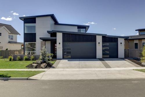 Ruby Peak Spacious & Comfortable Home - 30 Day Minimum Home