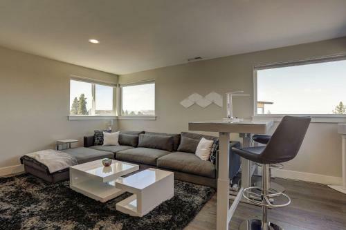 Ruby Peak Spacious & Comfortable Home - 30 Day Minimum Home