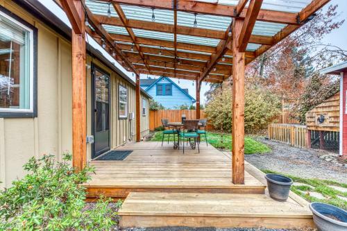 Cozy Coleman St. Cottage