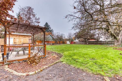 Cozy Coleman St. Cottage