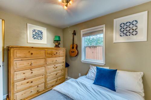Cozy Coleman St. Cottage