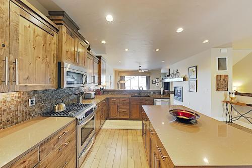 Apartamento Deschutes Landing At The Old Mill Riverfront Condo