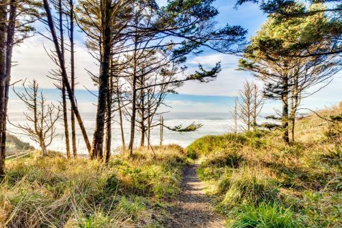 Cozy Cannon Beach Condo