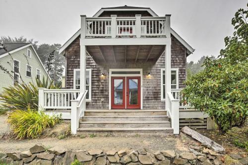 Dog-friendly Home With Hot Tub And Deck Walk To Beach