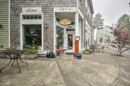 Dog-friendly Home With Hot Tub And Deck Walk To Beach