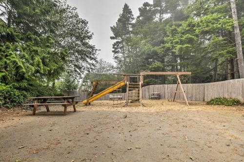Dog-friendly Home With Hot Tub And Deck Walk To Beach