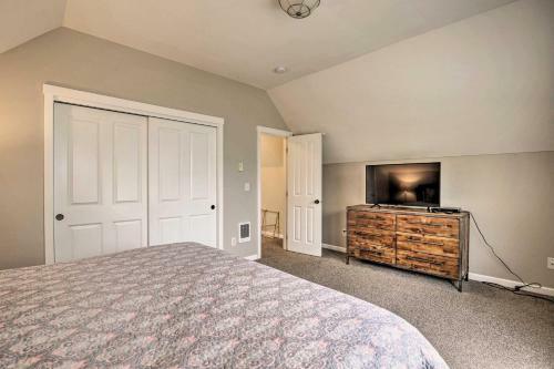 Dog-friendly Home With Hot Tub And Deck Walk To Beach