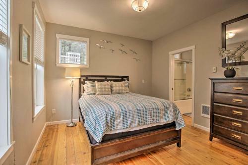 Dog-friendly Home With Hot Tub And Deck Walk To Beach