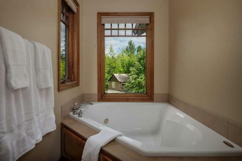 The Brookside Inn Manor