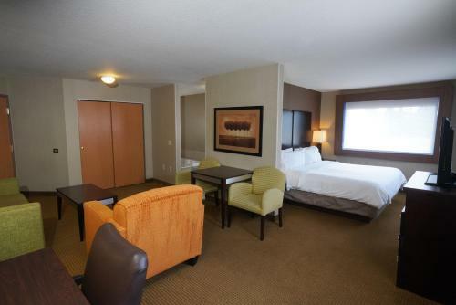 Creekside Hotel & Suites